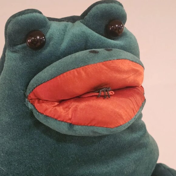 Handmade Frog Tea Cozy - Picture 2 of 6